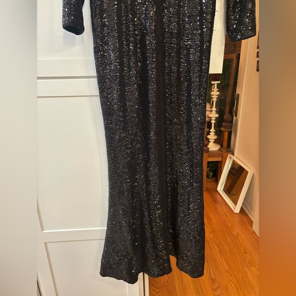 new Dress the Population Kiera long sleeve sequin gown in black - Picture 8 of 10